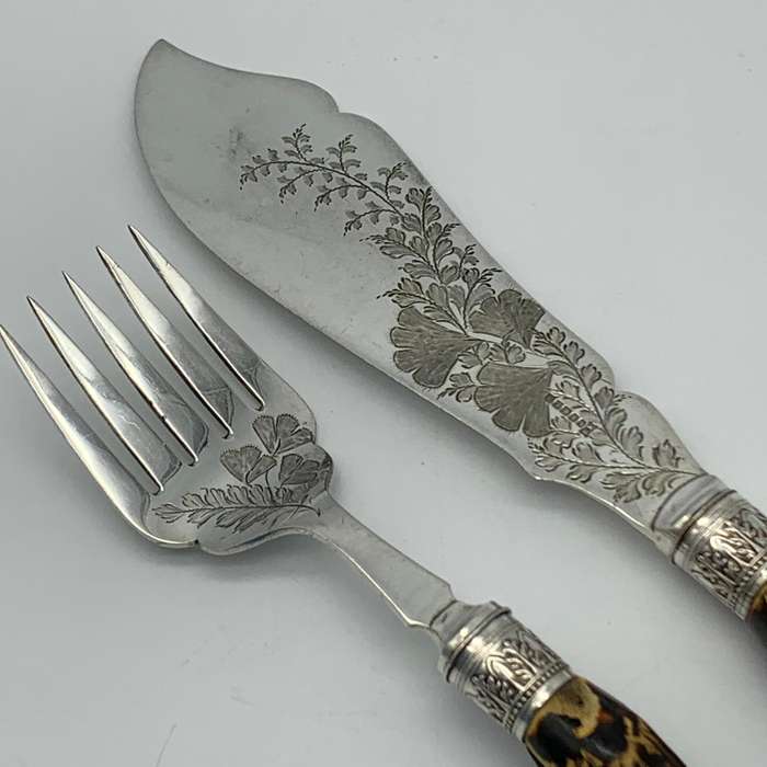 Victorian Pair of 'Stag Horn' Handle Fish Servers