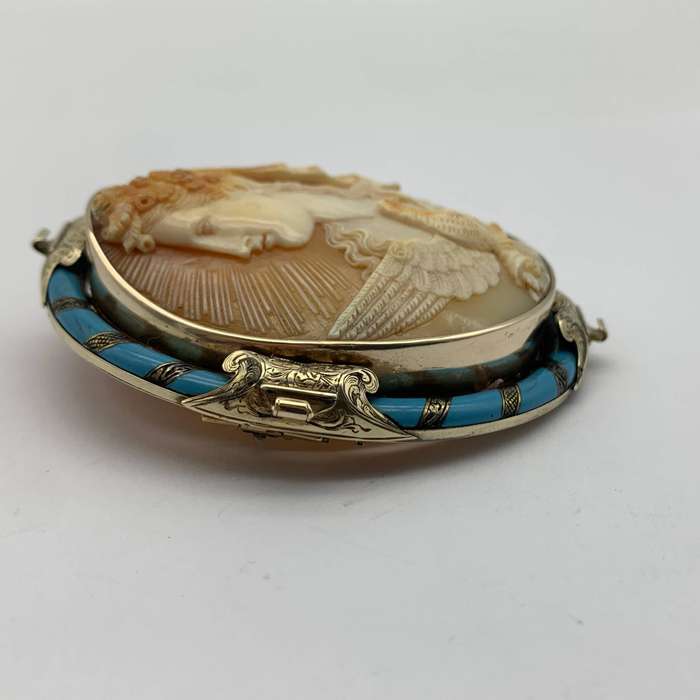 Large Victorian Gold 'Goddess of Dawn' Cameo Brooch