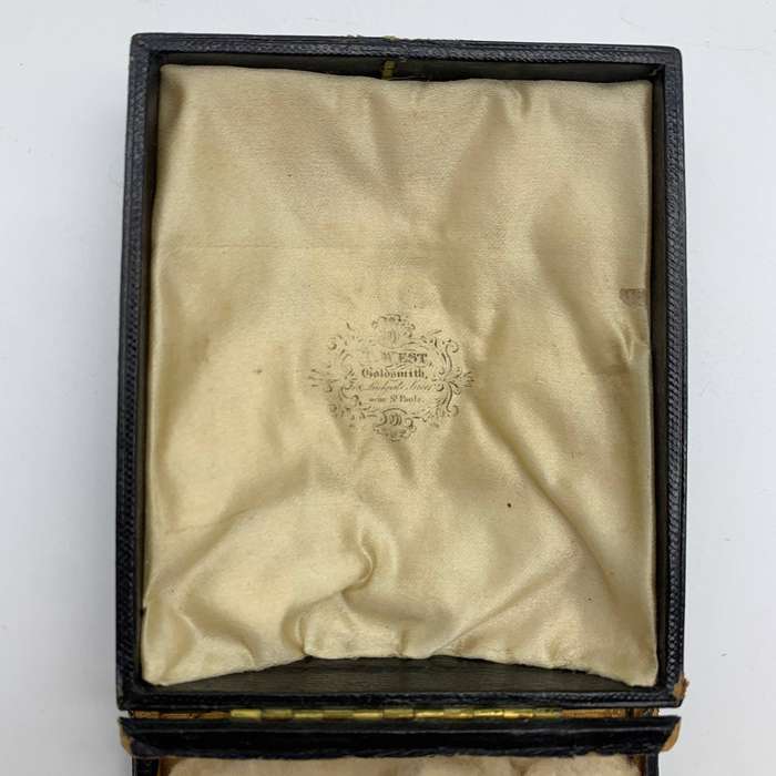 Large Victorian Gold 'Goddess of Dawn' Cameo Brooch