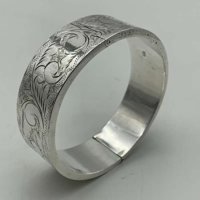 Vintage Sterling Silver Hinged Bangle