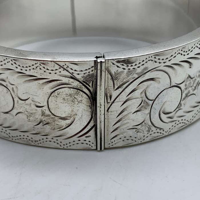 Vintage Sterling Silver Hinged Bangle