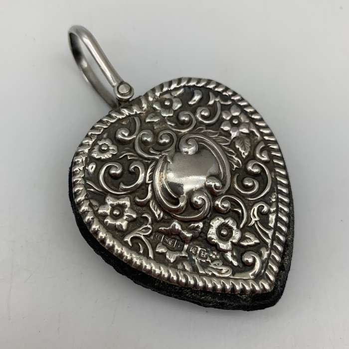 Victorian Silver Chatelaine Pin Cushion (1901)