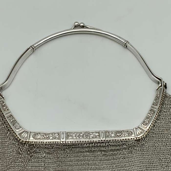 Large 1920s Solid Silver 'Art Deco' Mesh Evening Bag (510g)
