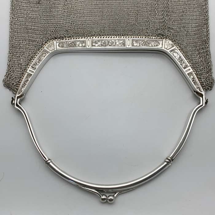 Large 1920s Solid Silver 'Art Deco' Mesh Evening Bag (510g)