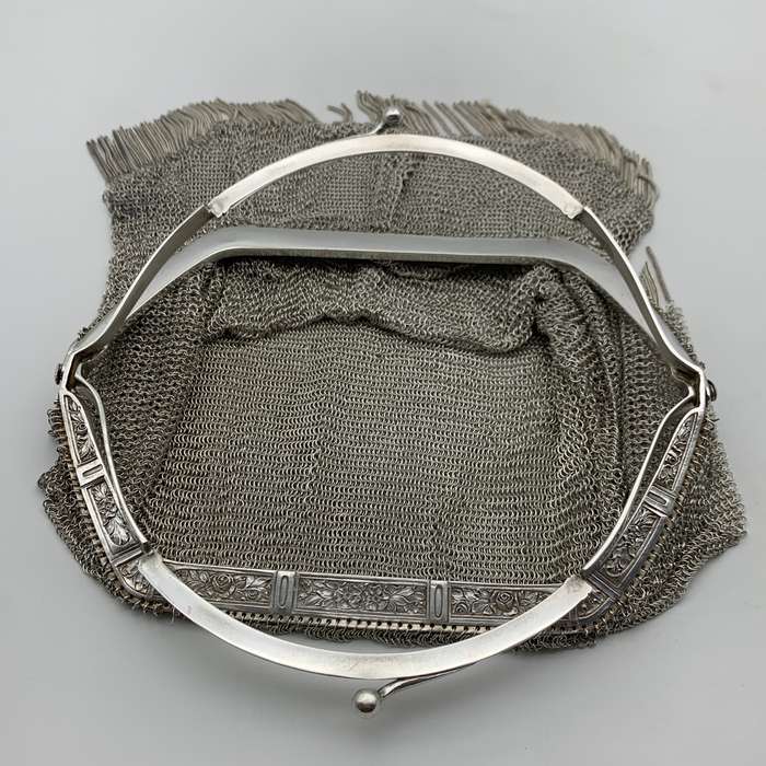 Large 1920s Solid Silver 'Art Deco' Mesh Evening Bag (510g)