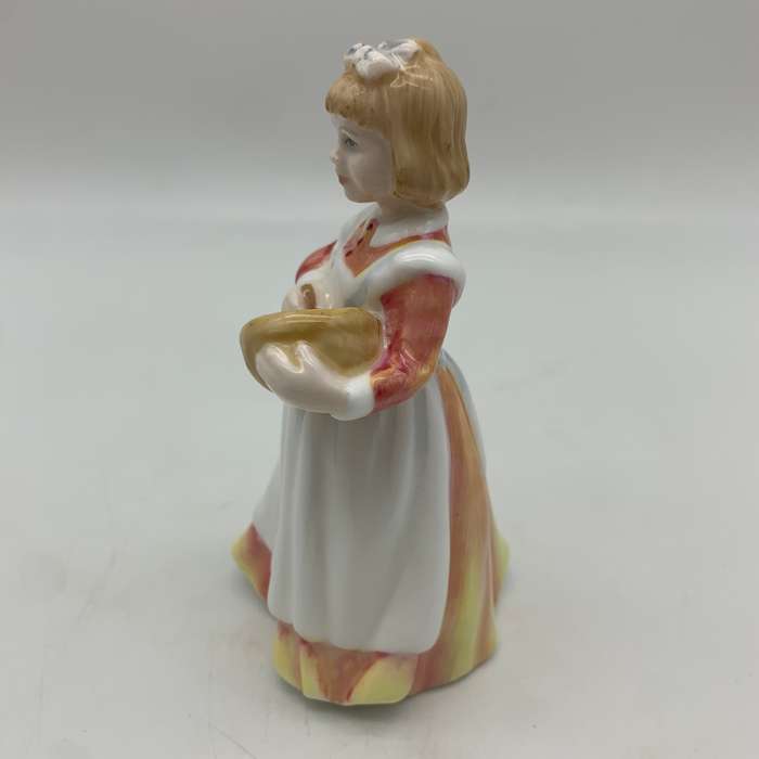 Royal Doulton 'Mothers Helper' Figurine (HN 3650)
