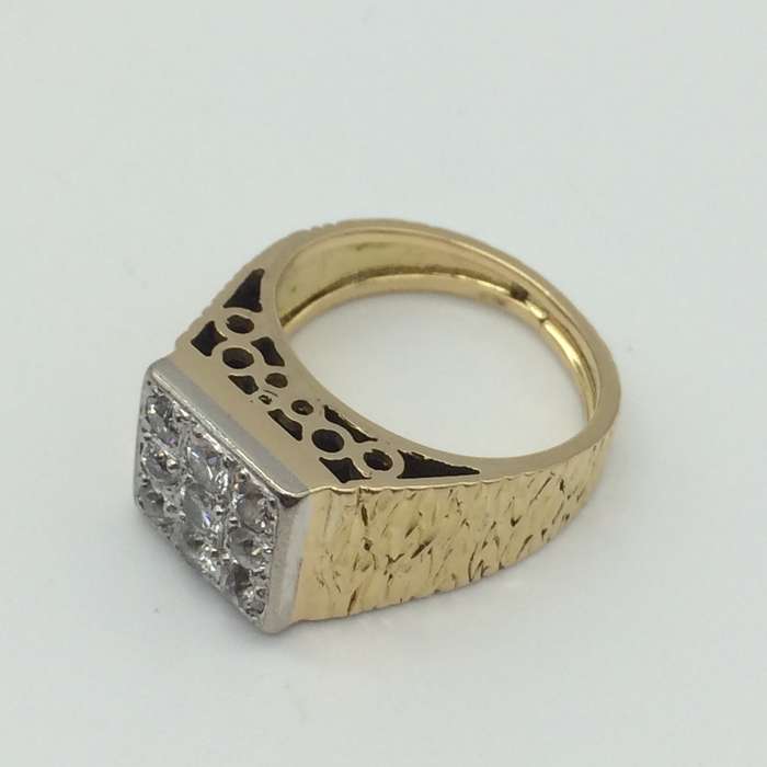 18ct Gold & Diamond Dress Ring (V. R76 250)