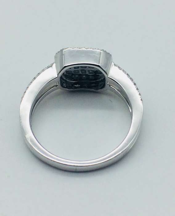 18ct White Gold Diamond Dress Ring (V. R64 290)