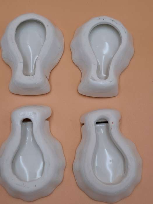 6x Ceramic Place Card Holders with Floral Bon Bon Pads
