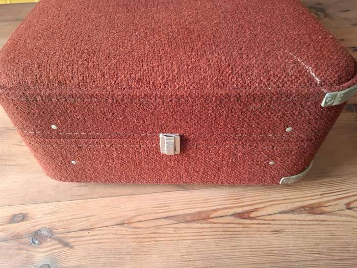 Vintage Skyway USA Rust Colour Tweed suitcase with Metal Clips & Brown Interior - Great Condition