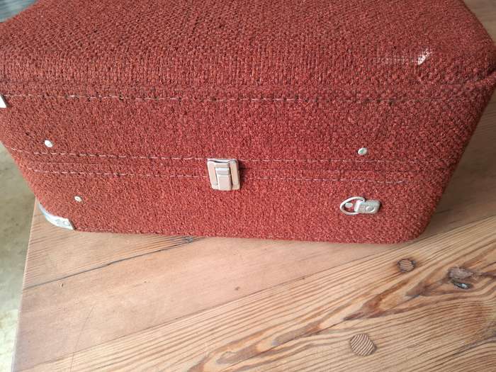 Vintage Skyway USA Rust Colour Tweed suitcase with Metal Clips & Brown Interior - Great Condition