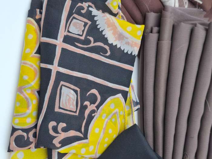 Brown Colored Patterned Fabric Batch - Precut in Rectangular Shapes for Head Scarves - with Thread