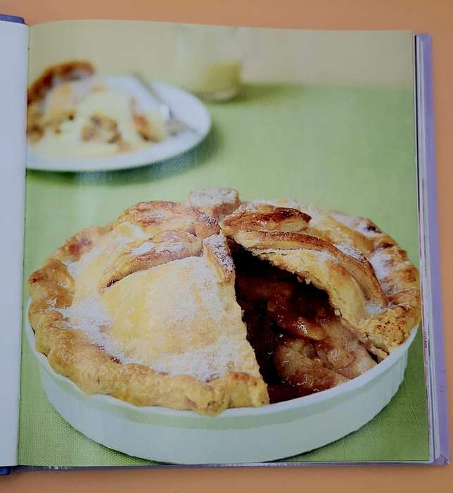 Easy Desserts - Marks & Spencer - Series of 8 Collectable Cookbooks