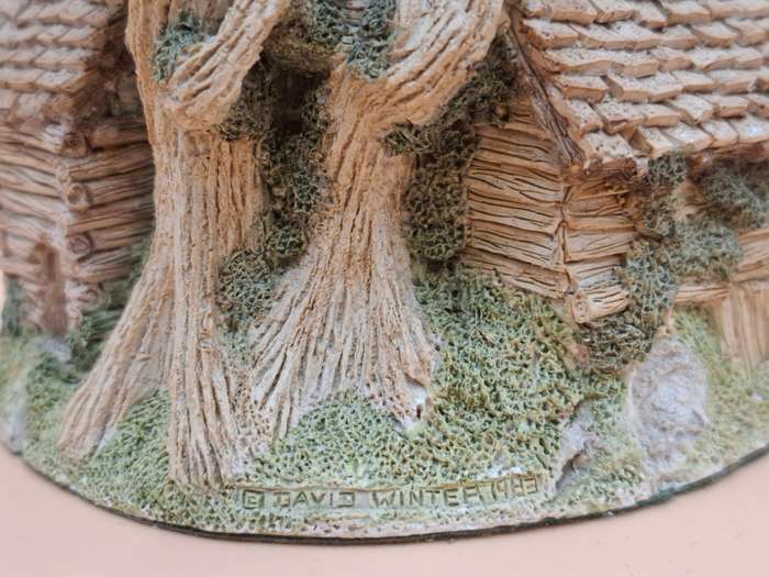 Vintage "The Woodcutters Cottage" by David Winter - Made & Hand painted in UK - A Collectable