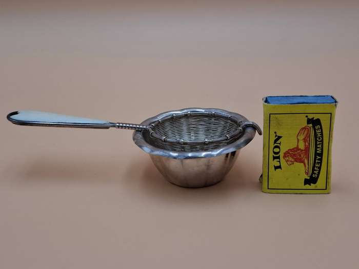 Vintage Silver Plated Basket Weave Tea Strainer with A Silver Plated Drip tray