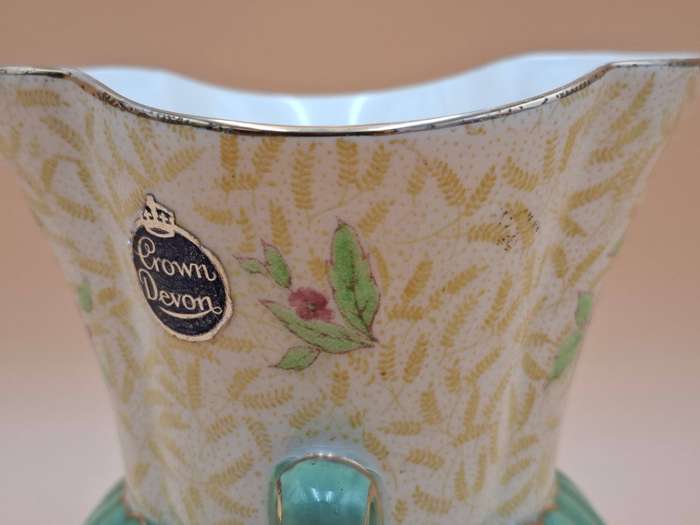 Vintage Fielding Crown Devon Vase - Green & Gold Ribbed - Excellent Condition