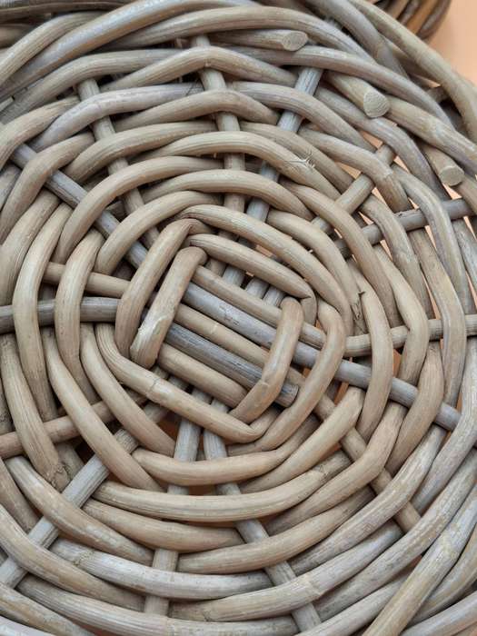 Vintage Hand Woven Rustic Rattan Placemats - 4 x 35cm diameter & 2 x 25cm diameter - Great condition
