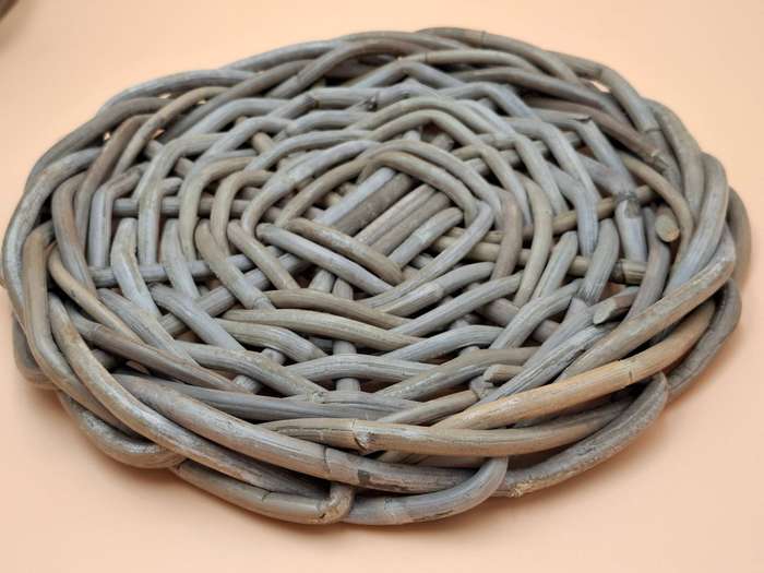 Vintage Hand Woven Rustic Rattan Placemats - 4 x 35cm diameter & 2 x 25cm diameter - Great condition