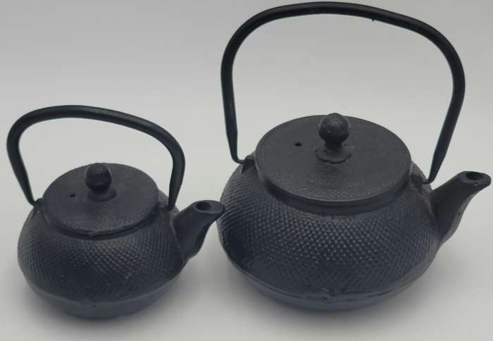 Vintage Japanese Style Teapots in Cast Iron - 2 Pots in different sizes - Great Condition