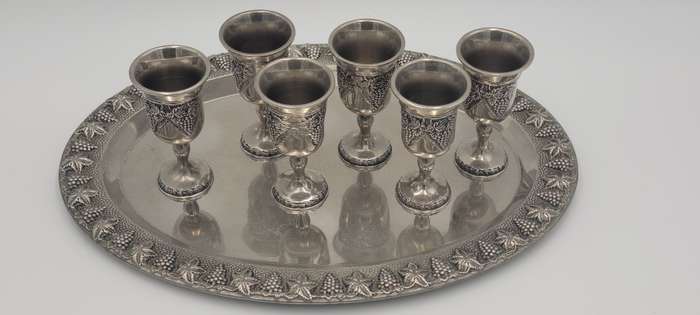 Vintage Shabbat Kiddush Set - 6 Cups and a Tray - Vines and Grapes Pattern