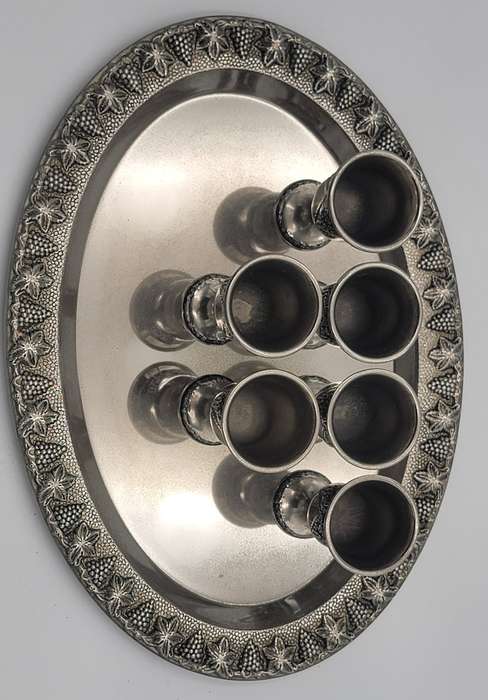 Vintage Shabbat Kiddush Set - 6 Cups and a Tray - Vines and Grapes Pattern