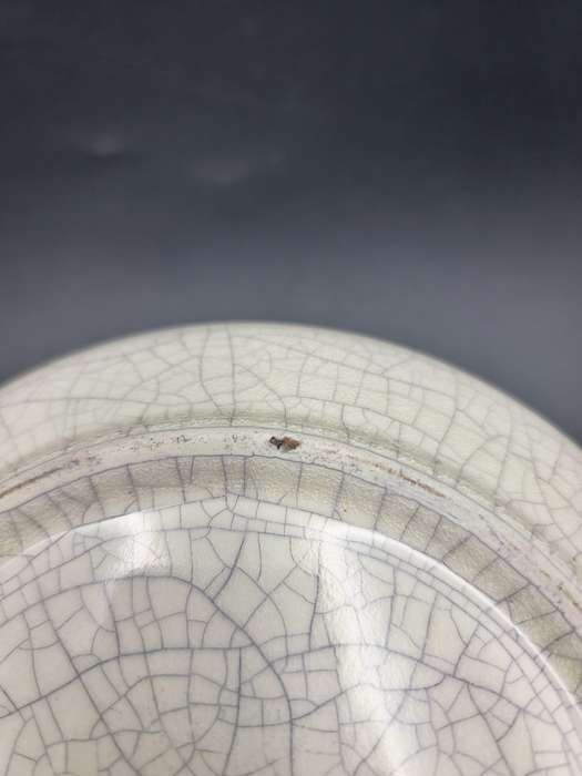 Vintage Chinese Style Ceramic Tea Caddy with Unique Crackle Glaze