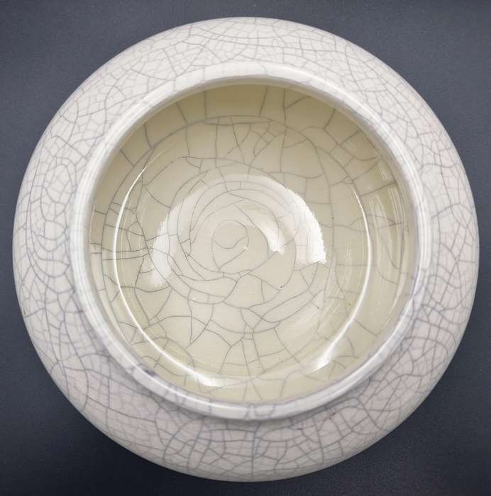 Vintage Chinese Style Ceramic Tea Caddy with Unique Crackle Glaze