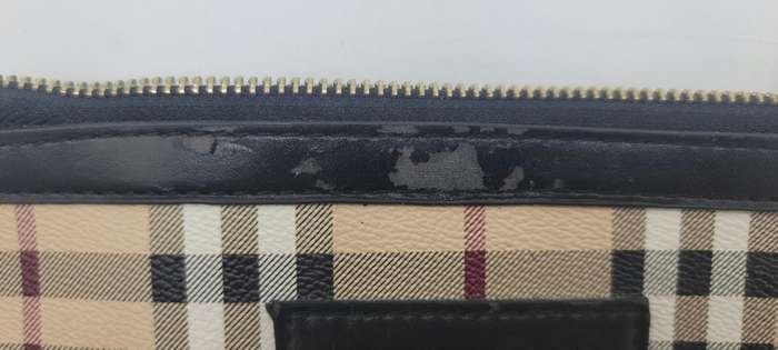 Burberry Day Bag with an interior Small Make-up Bag - No Strap & wear on Black Trim