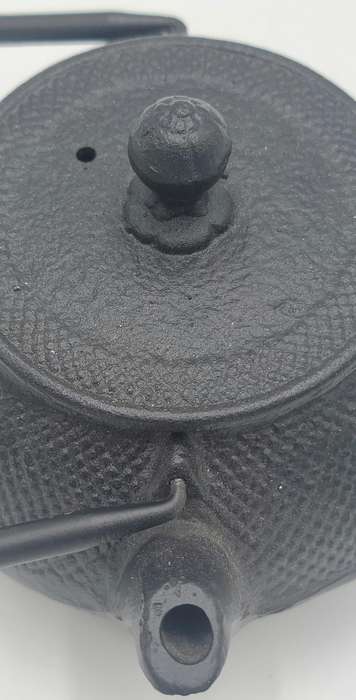 Vintage Japanese Style Teapots in Cast Iron - 2 Pots in different sizes - Great Condition