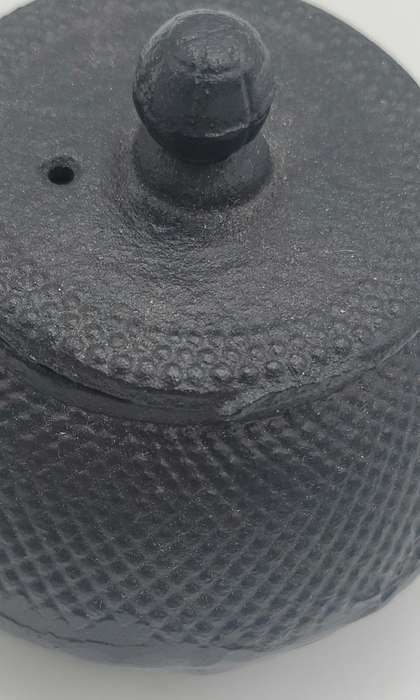 Vintage Japanese Style Teapots in Cast Iron - 2 Pots in different sizes - Great Condition
