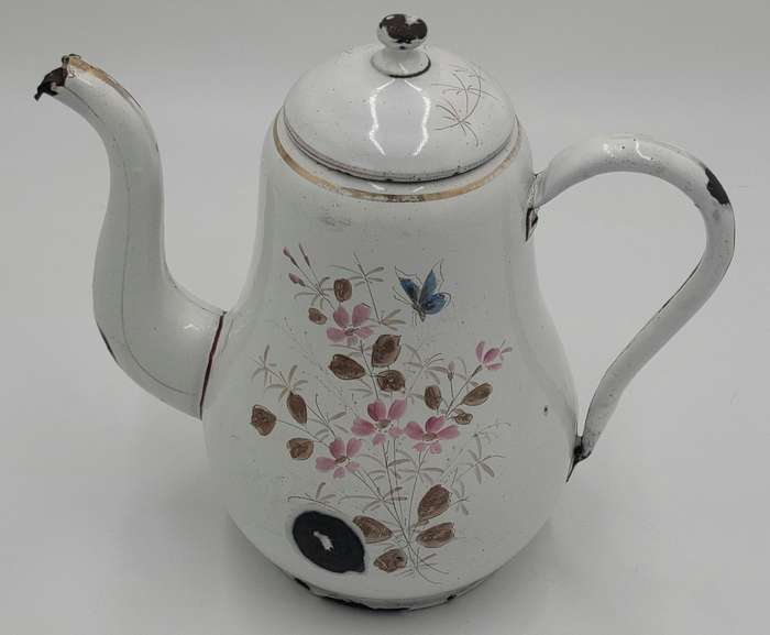 Vintage Enamel Teapot - 24cm H x 25cm L x 14cm diameter