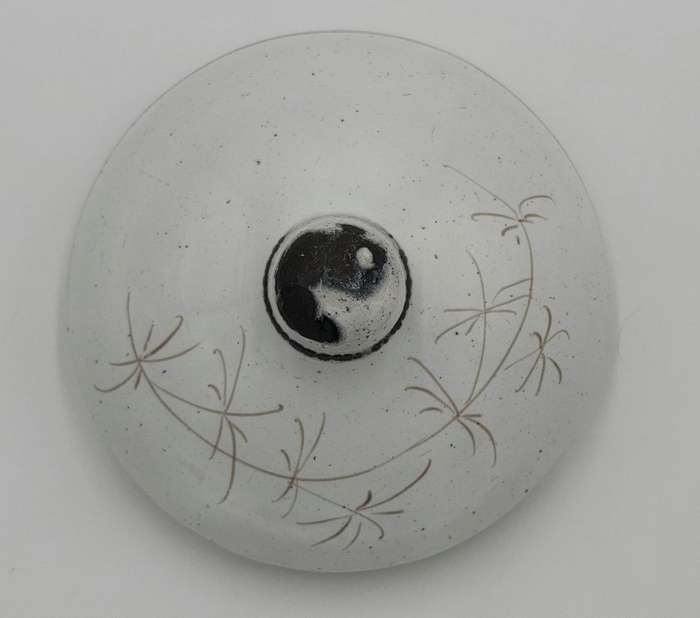 Vintage Enamel Teapot - 24cm H x 25cm L x 14cm diameter
