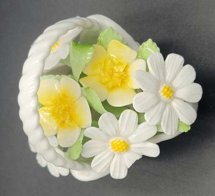 Vintage Royal Doulton Porcelain Floral Yellow & White Daisy Basket