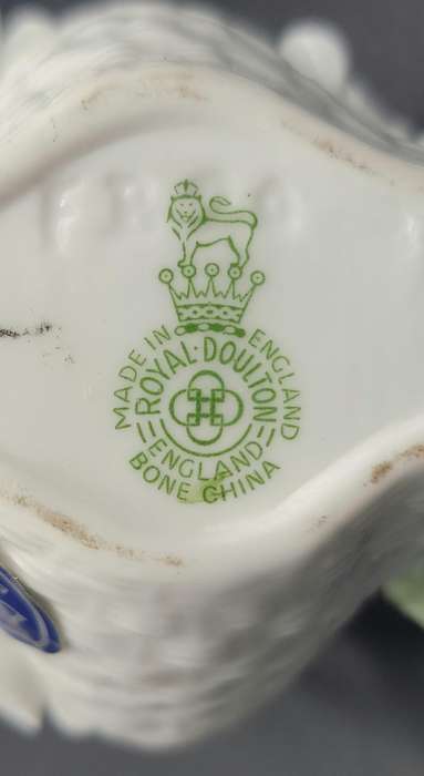 Vintage Royal Doulton Porcelain Floral Yellow & White Daisy Basket