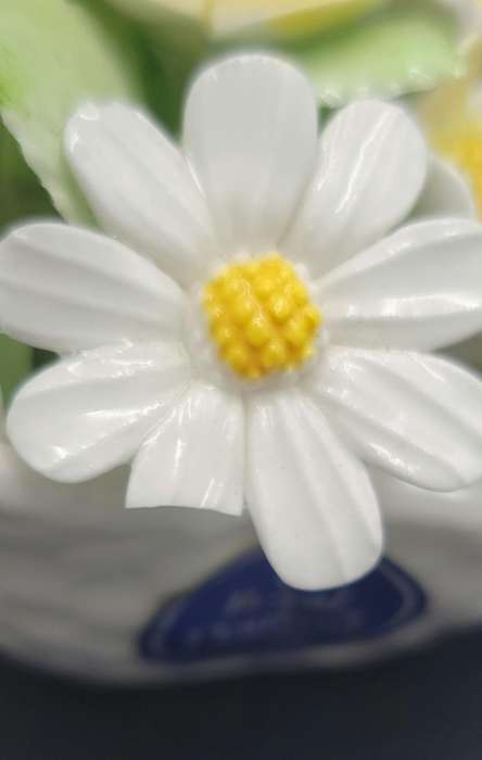 Vintage Royal Doulton Porcelain Floral Yellow & White Daisy Basket