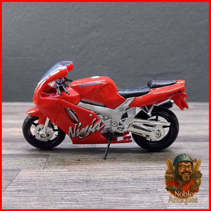 Kawasaki Ninja ZX-7R Motorcycle Die-cast Scale 1:18