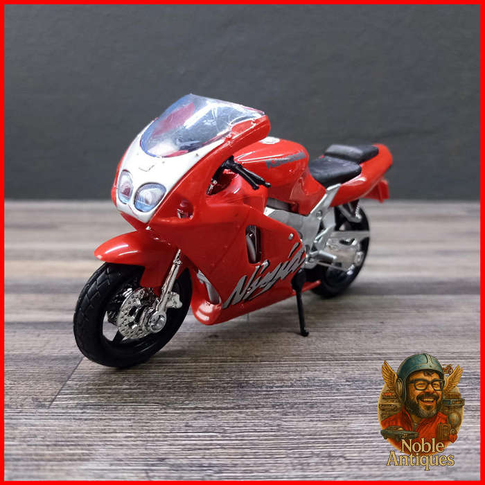 Kawasaki Ninja ZX-7R Motorcycle Die-cast Scale 1:18