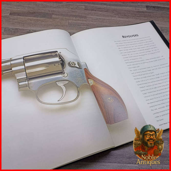 Hand Guns of the World by Jean-Noel Mouret
