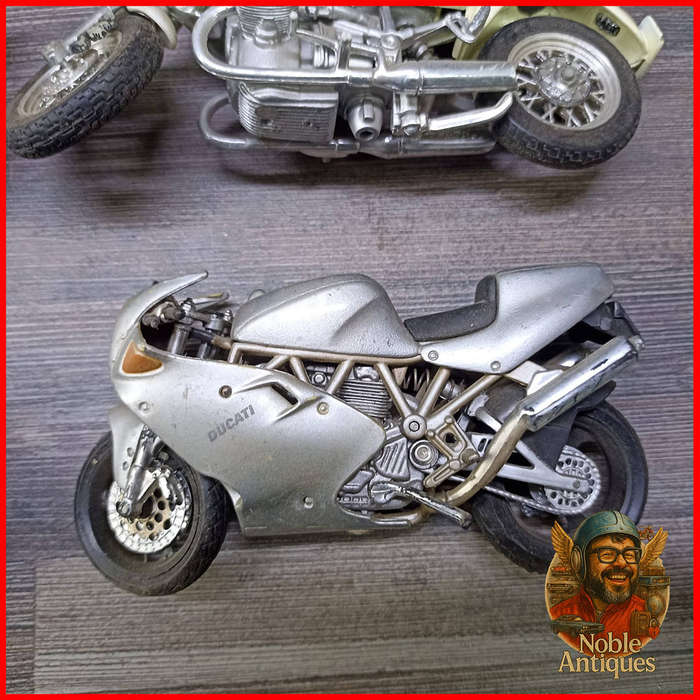 Die Cast Scale 1:18 Motorcycle Collection - No Stands