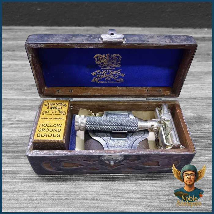1930s Wilkinson Sword Empire model safety razor set in its original case, complete In Box
