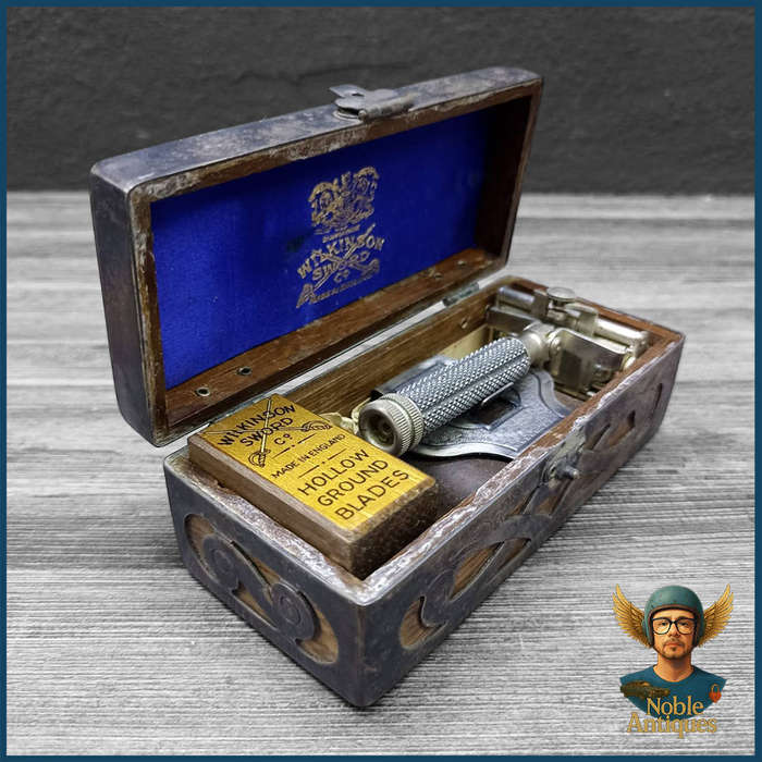 1930s Wilkinson Sword Empire model safety razor set in its original case, complete In Box