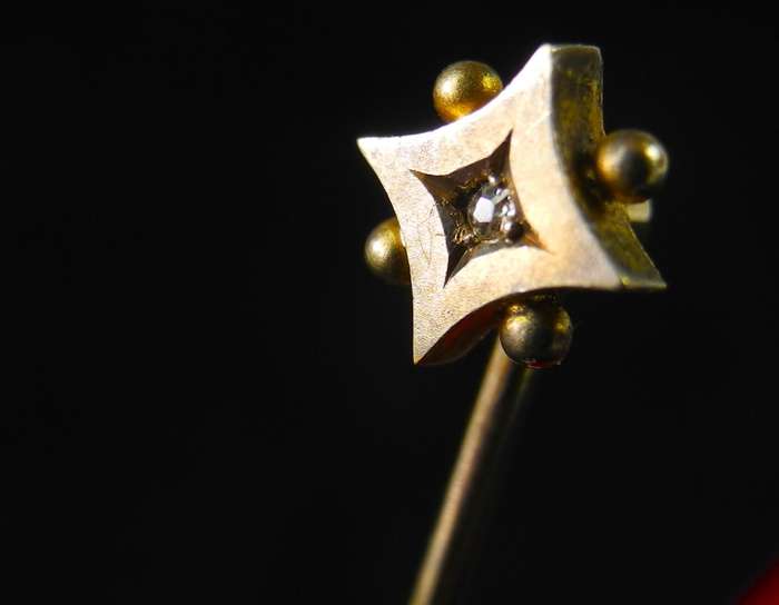 Vintage Gold 15ct & Diamond Pin