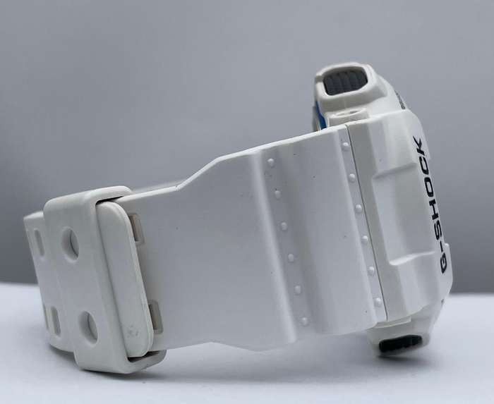 White Casio G shock GA-100B