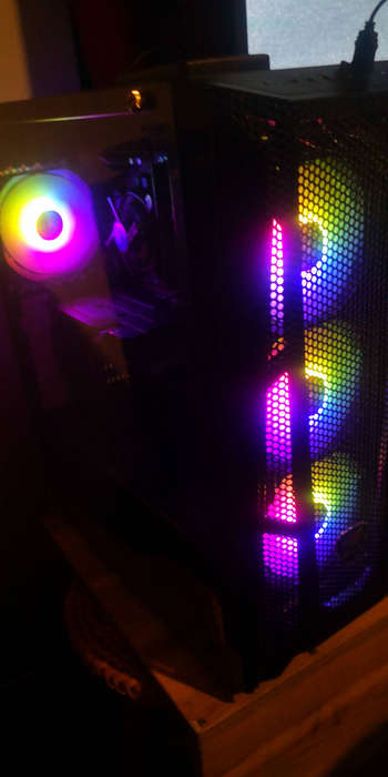 Cougar gaming case 4 Raidmax argb fans included
