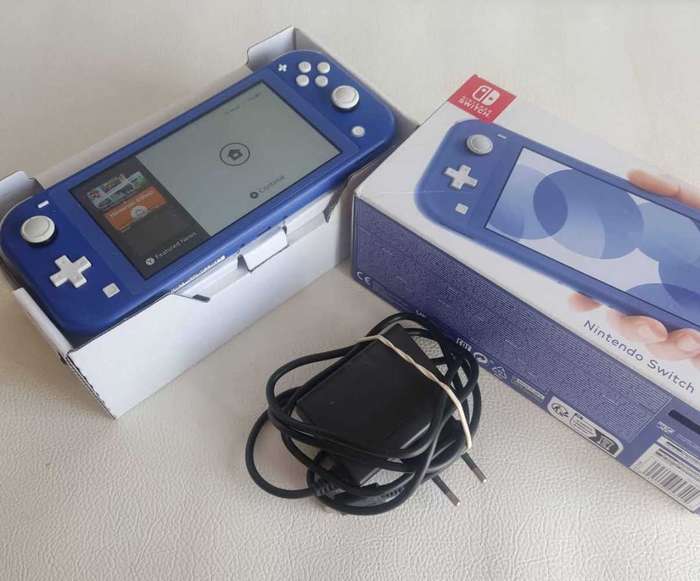 Nintendo Switch lite +Box