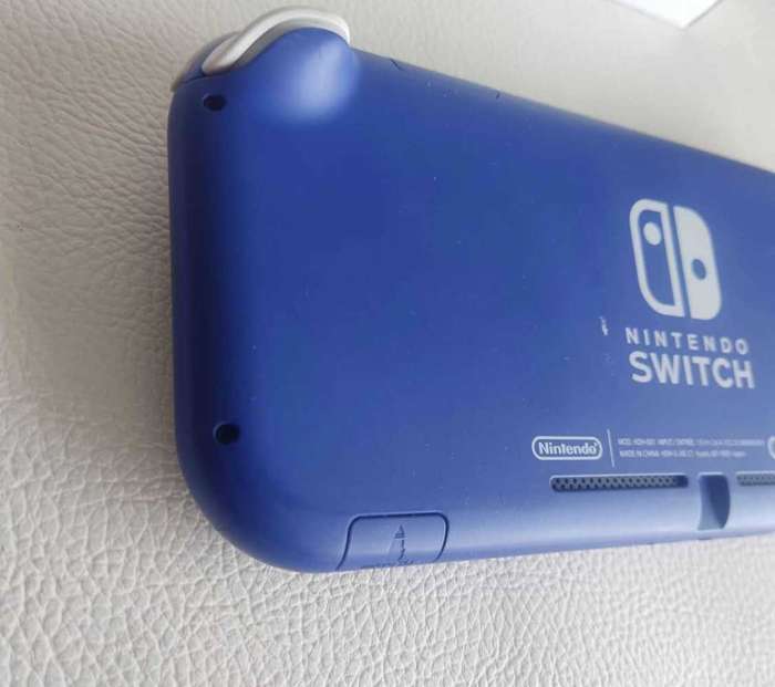 Nintendo Switch lite +Box