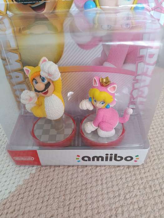 Cat Mario & Cat Peach Amiibo