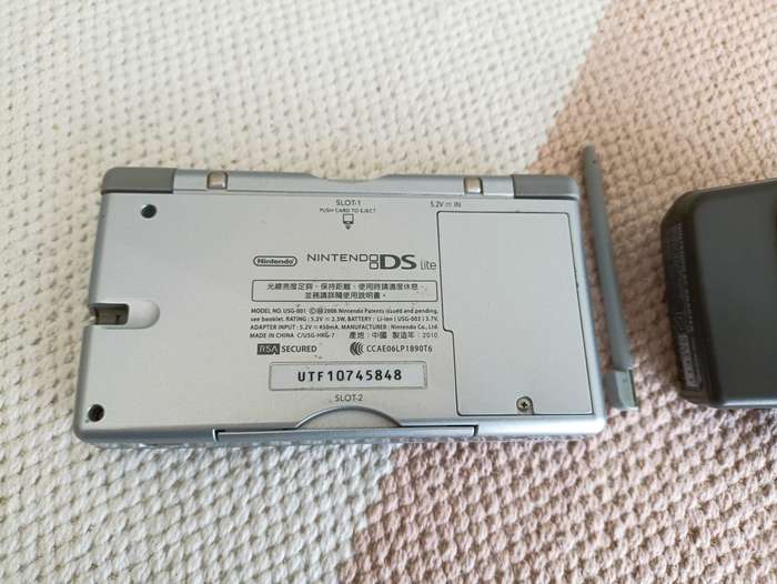 Nintendo Ds Lite +Original Charger and Stylus