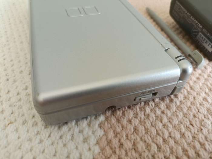 Nintendo Ds Lite +Original Charger and Stylus