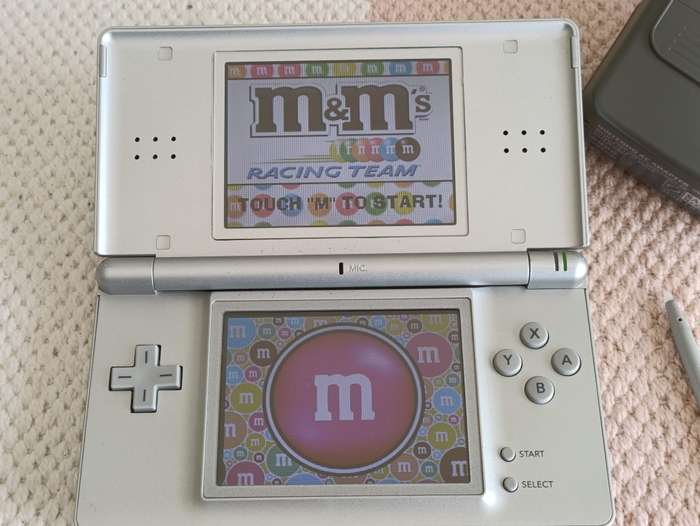 Nintendo Ds Lite +Original Charger and Stylus